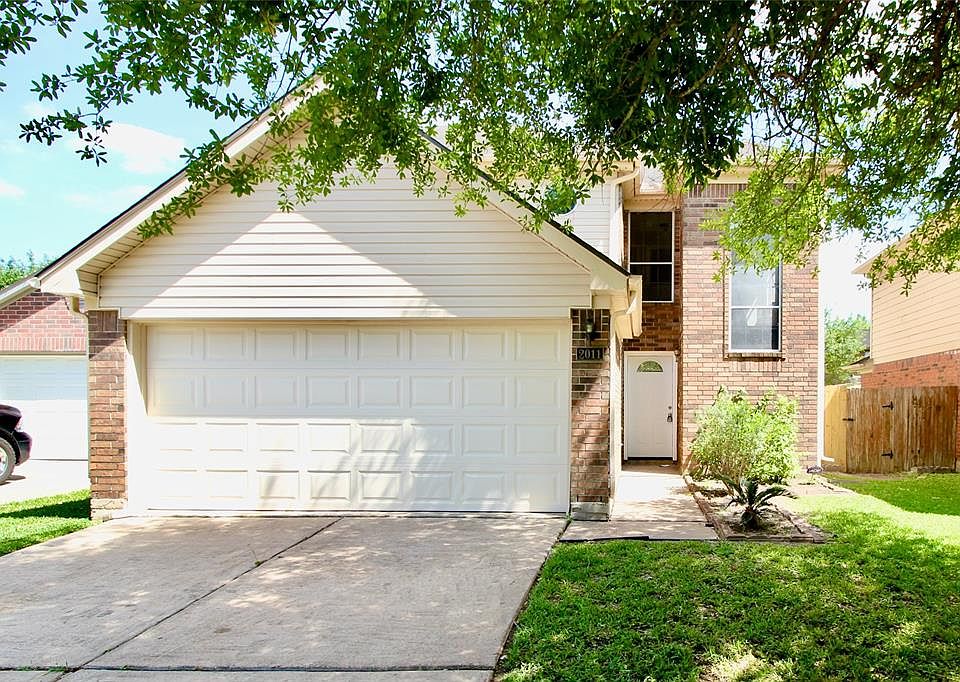 1st image of 2011 Greencrest Dr