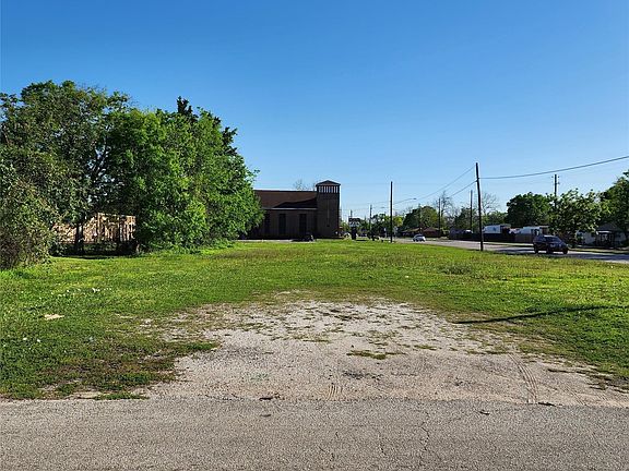 4th image of 2400 Lockwood Dr