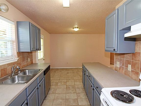 4th image of 8 Burnett Cir
