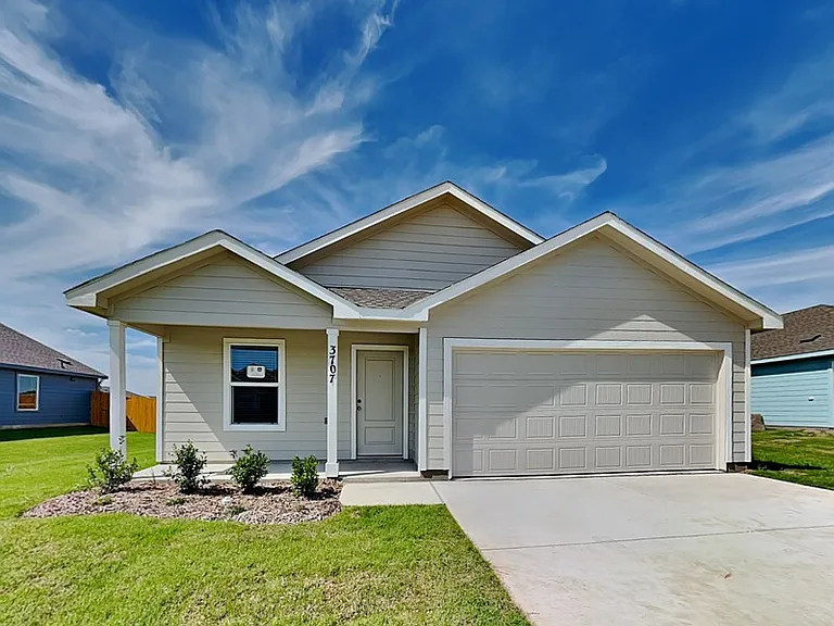3707 Longleaf Dr — Photo 2