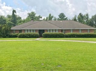 41 Plantation Point Rd, Woodbine, GA 31569