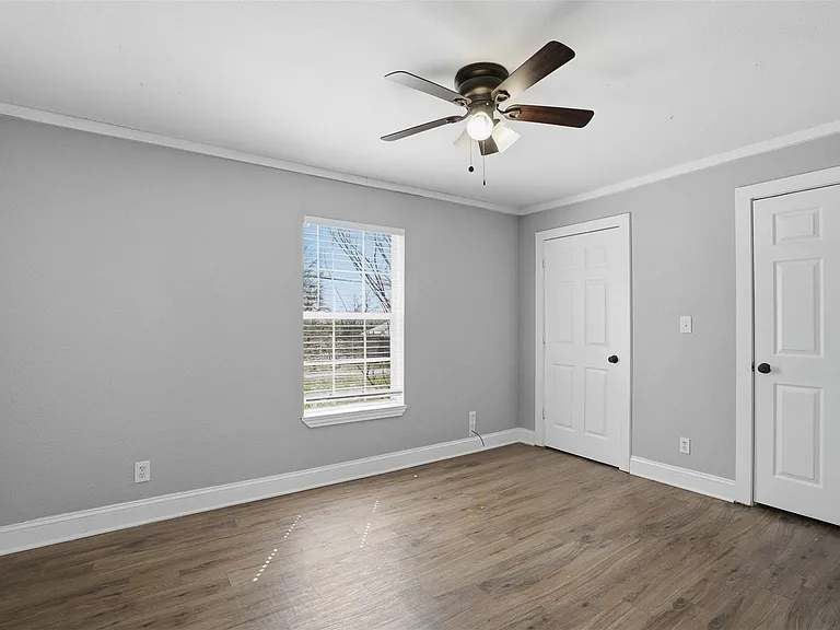 308 W Lamm St — Photo 7