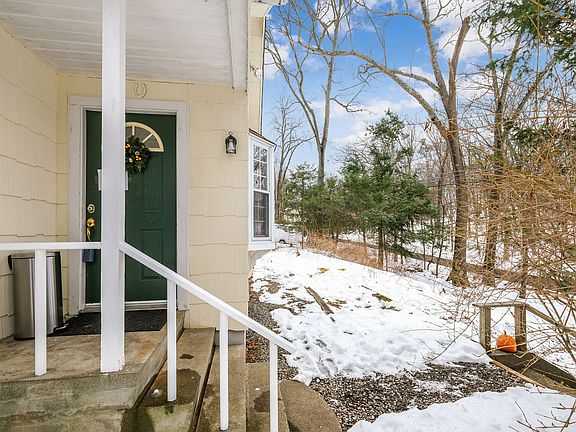 18 Winnebago Rd (04 Of   30 ).JPG