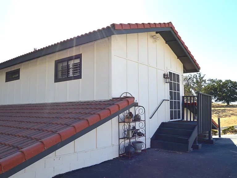 5640 Linne Rd — Photo 2