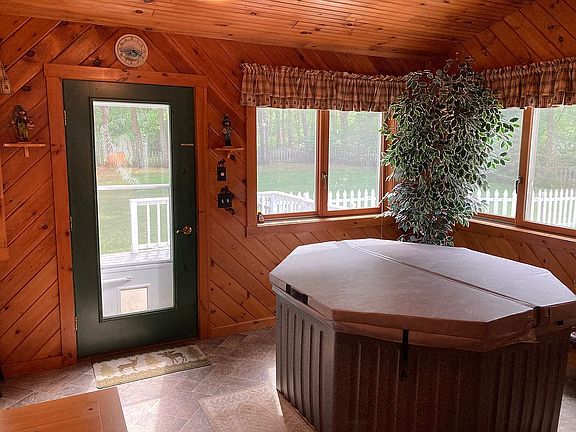2nd image of 4 Glen Ct