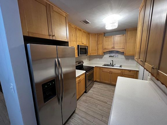 5th image of 506 S Caloosahatchee Avenue