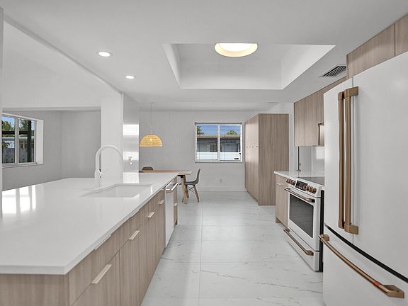 2nd image of 2030 N 54th Avenue