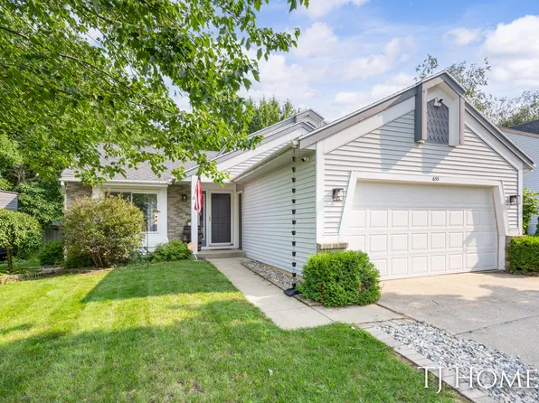 655 Sandhurst Dr SE, Kentwood, MI 49548