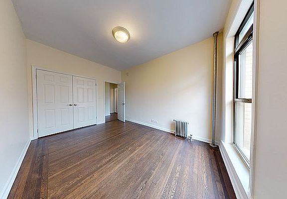 3rd image of 656 W 204th St #31