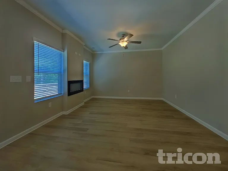 831 Bryson Lake Cir — Photo 2