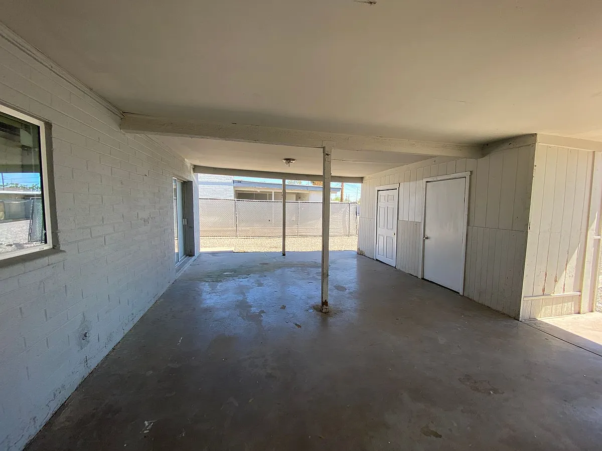 Building Photo - 1126 N 27th St #5