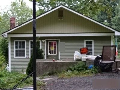 92 Stafford Holland Rd, Wales, MA, 01081
