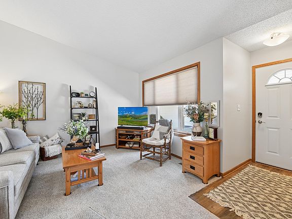 5th image of 2201 Fisher Ct NW