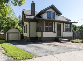 445 Fremont St, Woodstock, IL 60098