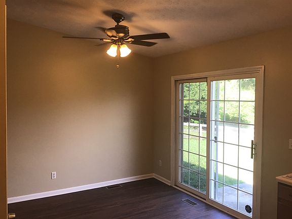 3rd image of 1304 Cross Creek Dr