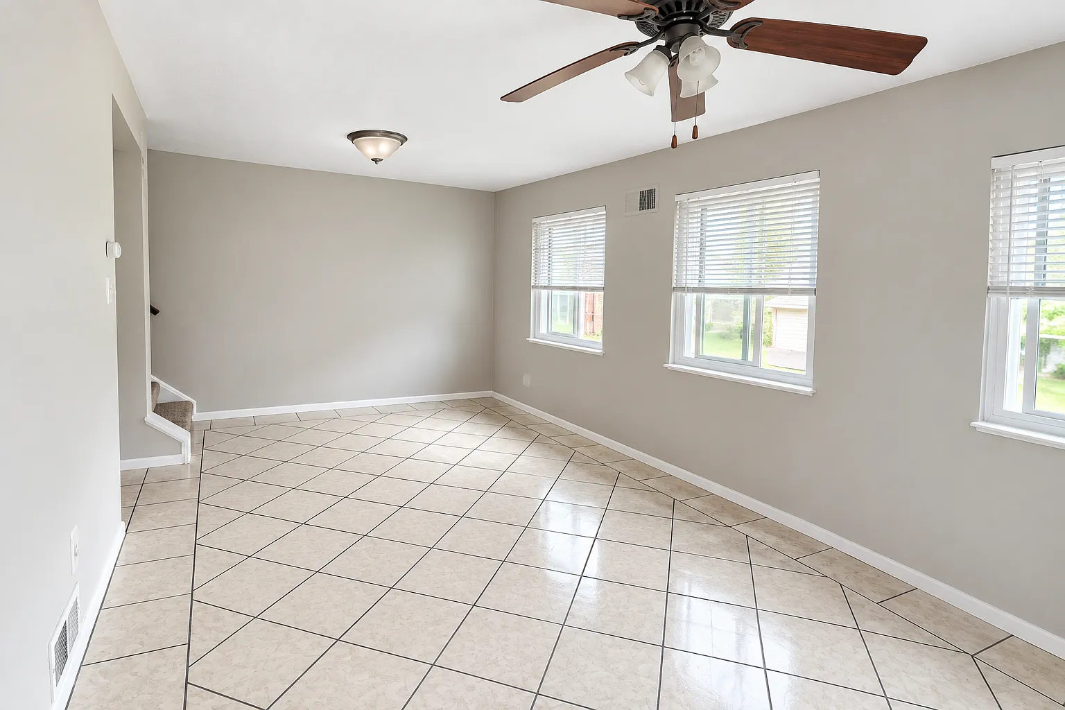 3 bed, 1.5 bath, $1,200 — Photo 4