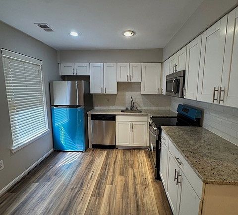 3rd image of 1786 Forest Park Dr