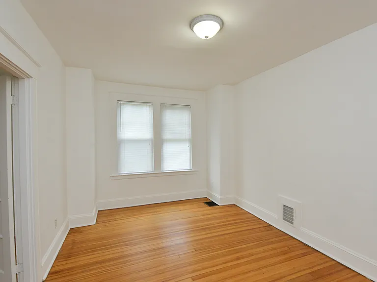 390 Clinton St — Photo 31