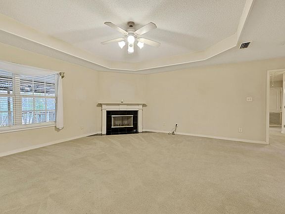 4th image of 4700 Holly Heath Dr