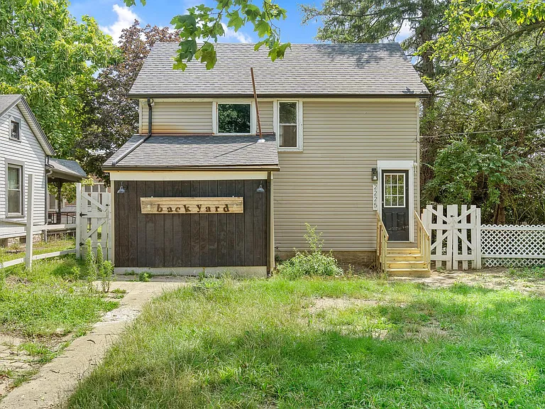 2225 Catalpa Dr — Photo 18