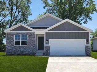 2837 Mary Dr, Hiawatha, IA