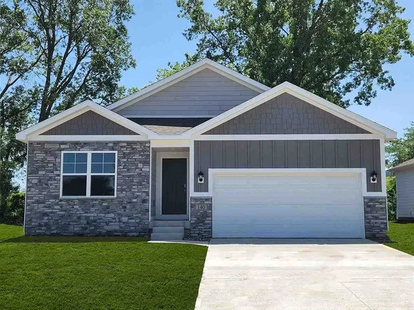 2837 Mary Dr, Hiawatha, IA 52233