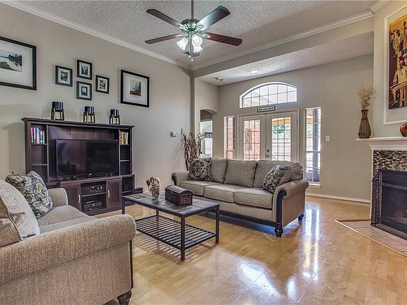 3rd image of 1417 Sandlewood Dr