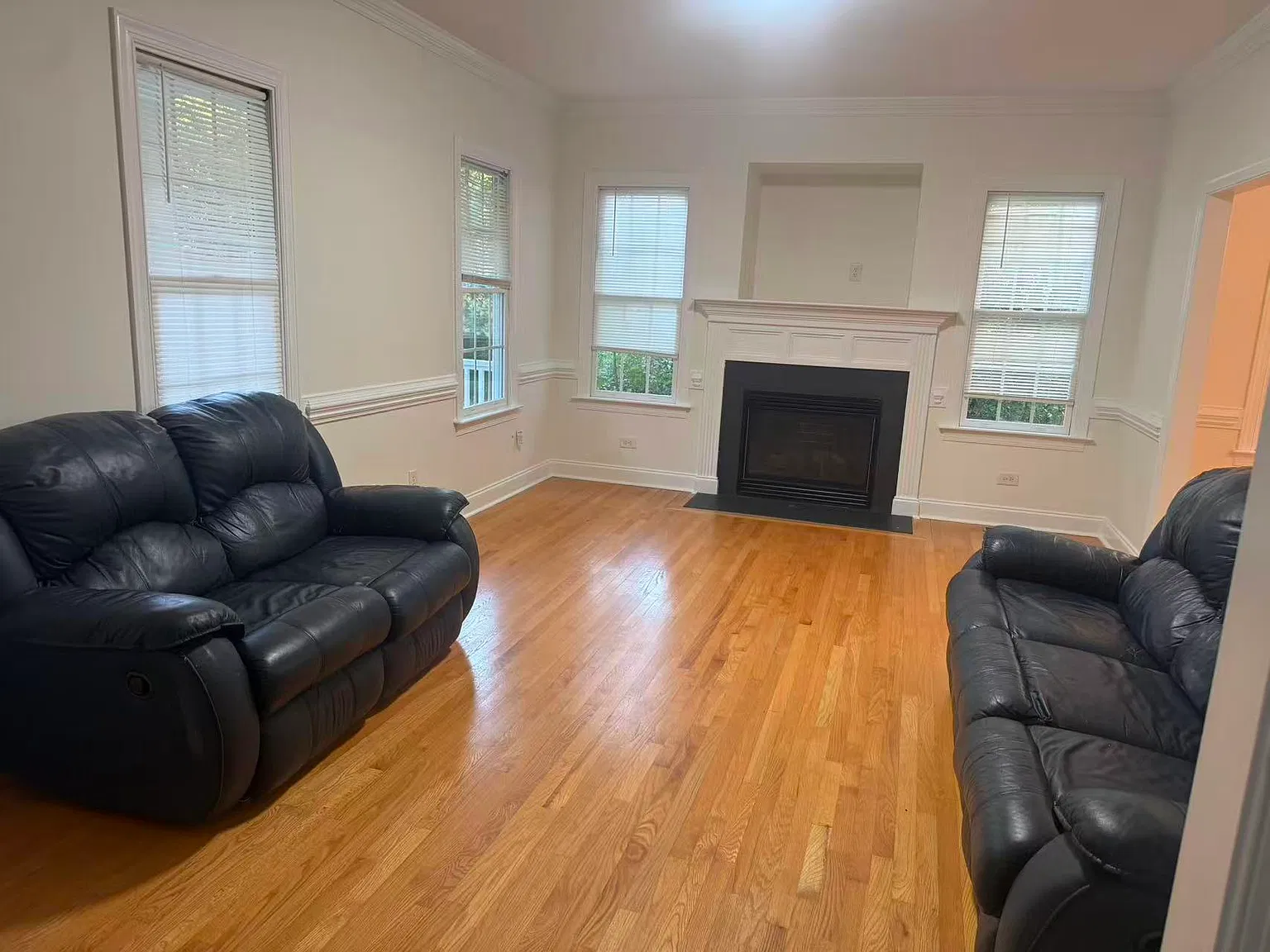 3 bed, 2.5 bath, 1752 sqft, $2,400 — Photo 3
