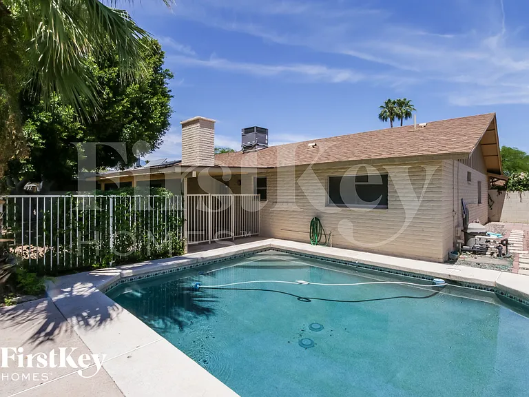 813 E Todd Dr — Photo 15