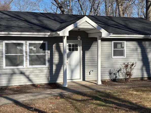 111 Seymour Lane, Medford, NY 11763