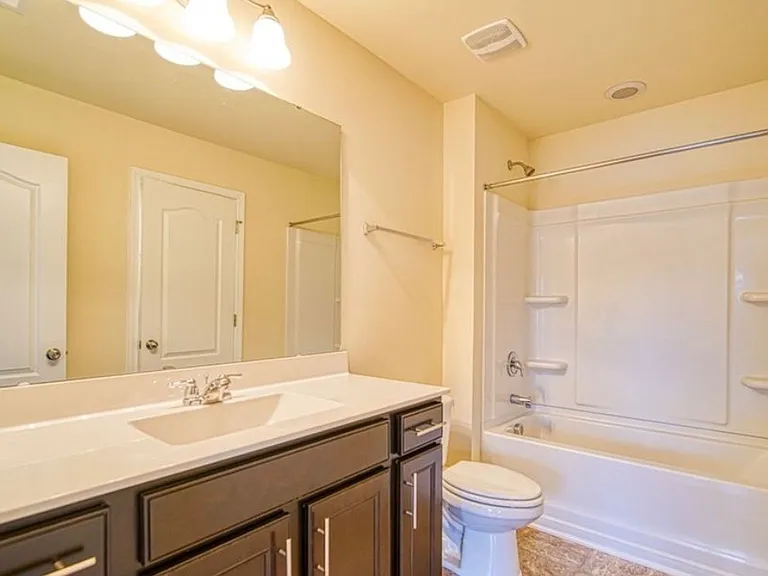 700 Daisy Hill Ln — Photo 11