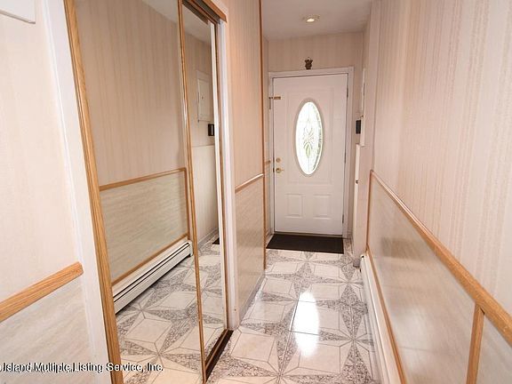 2nd image of 1181 Rockland Ave