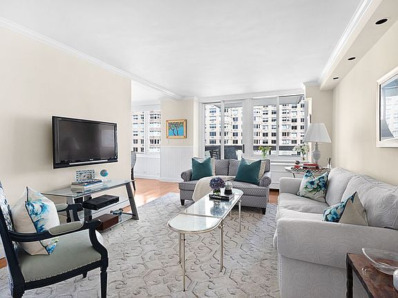 5th image of 61 W 62nd St APT 17D