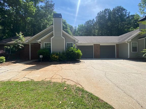 2nd image of 528-530 Oakwood Manor Dr