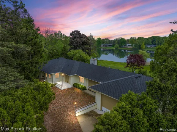 1495 Clarendon Rd, Bloomfield Hills, MI 48302