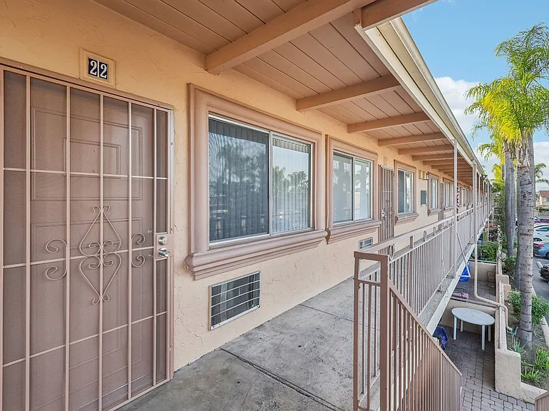 Bella Vista Apartments — Photo 60