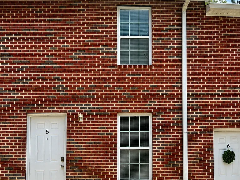 961 W Broad St — Photo 1