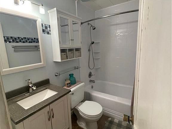 4th image of 3613 Bessie St