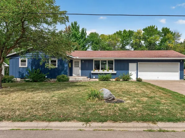 30880 Belair Dr, Lindstrom, MN 55045