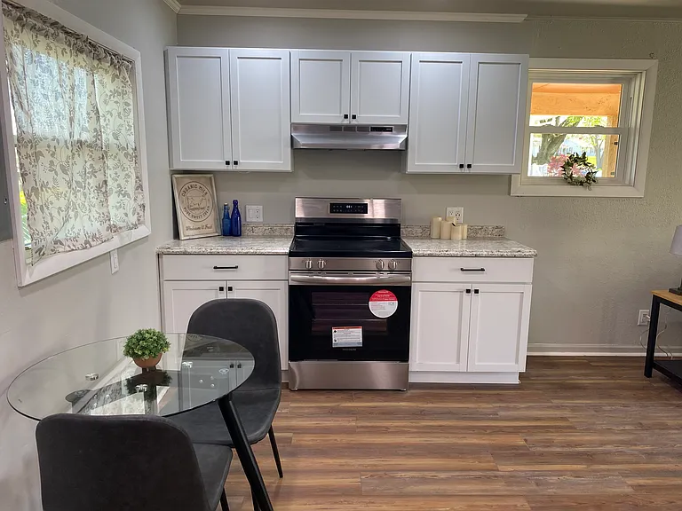 403 Grace Dr — Photo 3