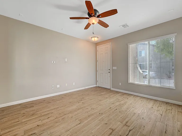 10420 September Flower St — Photo 8