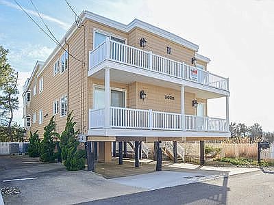 5th image of 3020 Wesley Ave