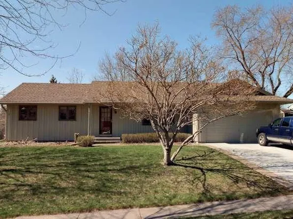 946 Redwood Dr, Apple Valley, MN 55124