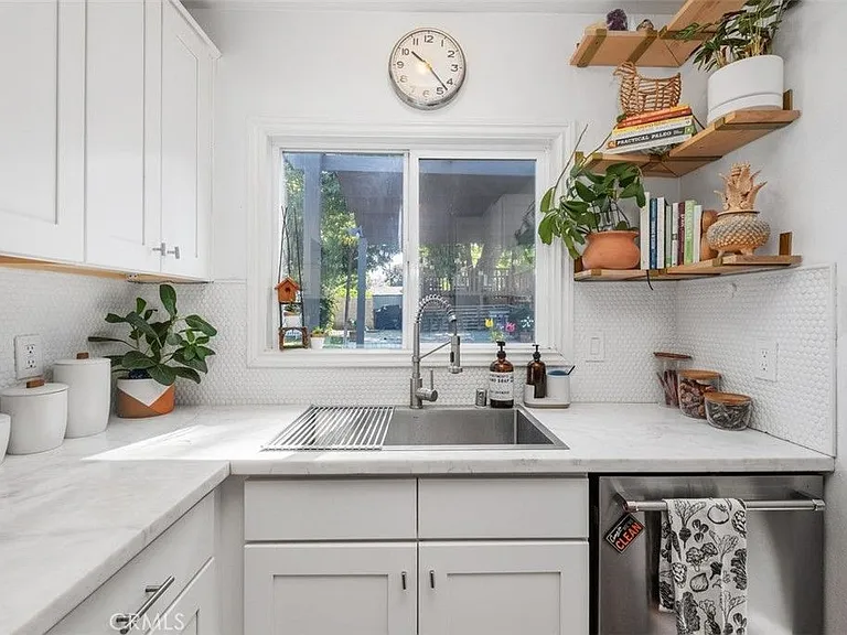 1341 S Towner St — Photo 11