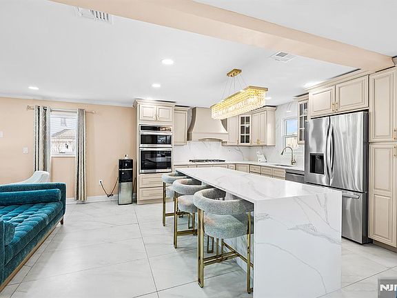 3rd image of 70 Coger St