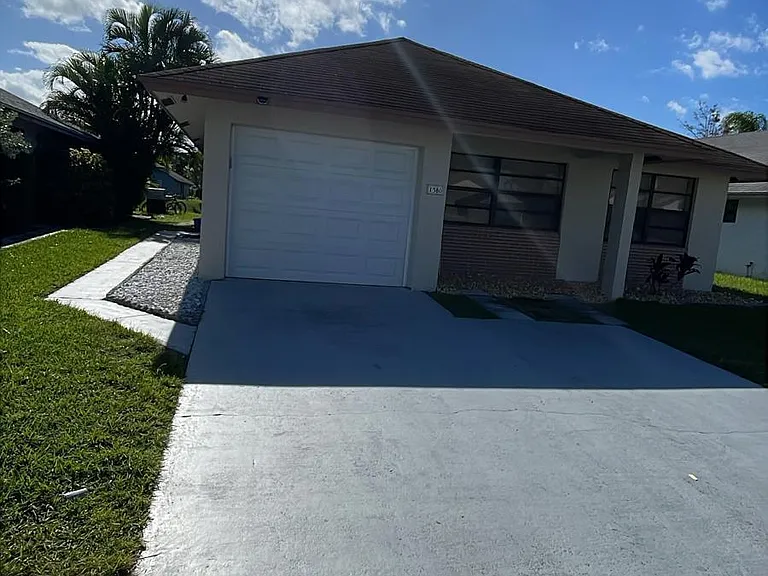 1380 Longarzo Pl — Photo 3