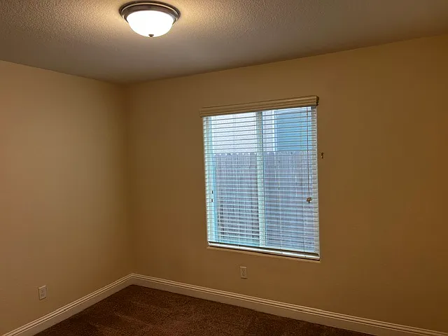 315 W Maclure Ave — Photo 14