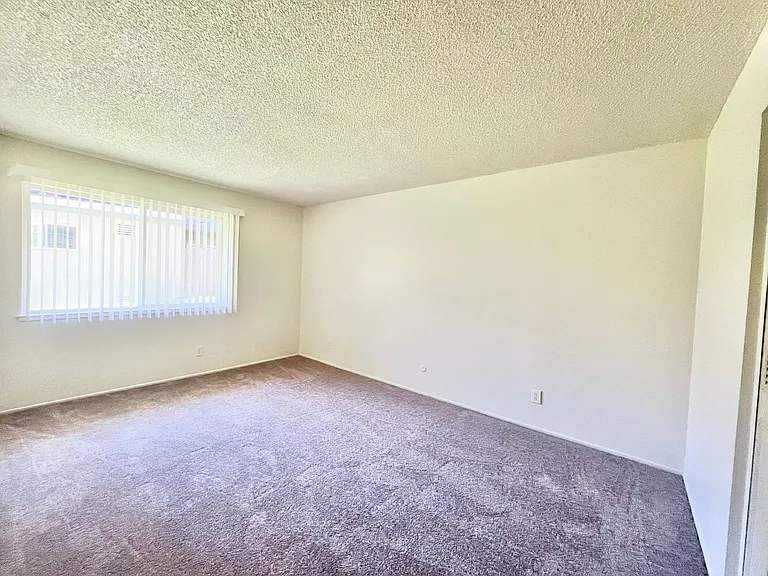541 - 551 Morse Ave - Laurelwood — Photo 6