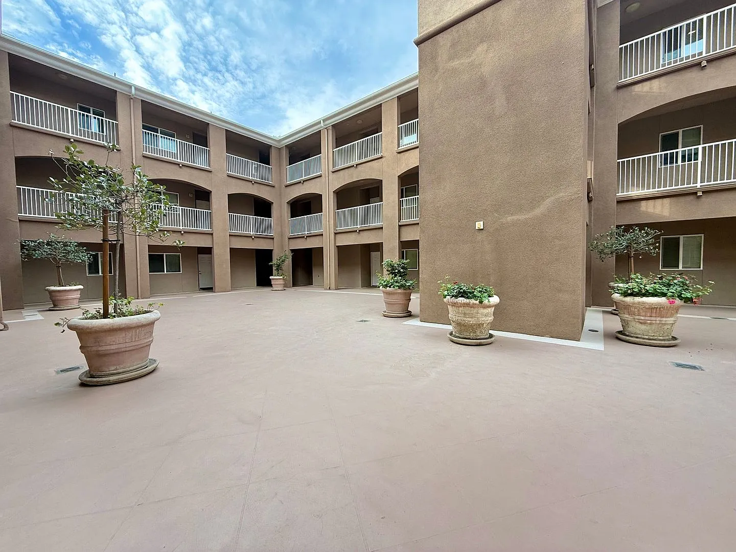 Spacious Condo in the Beautiful Gated Community of Rancho Mission Trails — Photo 3