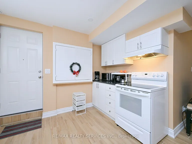 42 Brambirch Cres — Photo 8